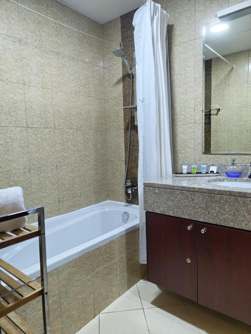 Studio In The Heart Of Sports City -Great View & Amenities! 두바이 외부 사진